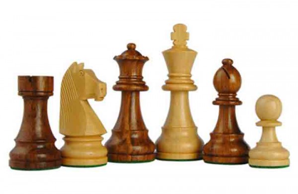 Schachfiguren aus Holz